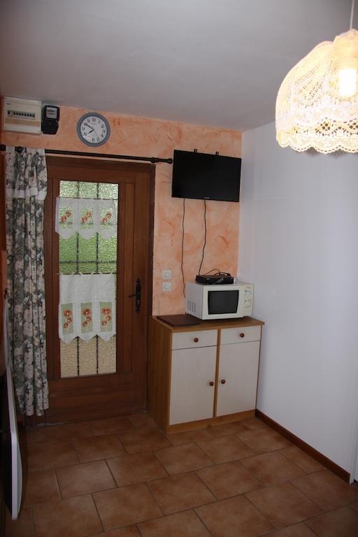 Camping De La Pelouse Jaulny Номер фото